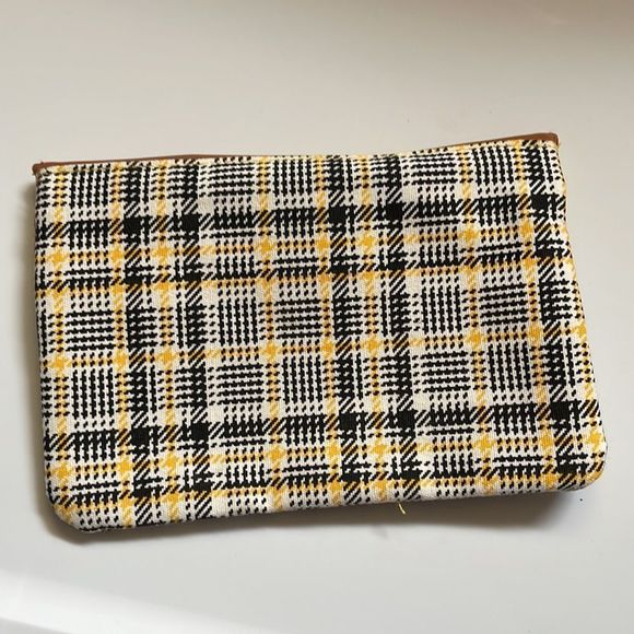 Ipsy Glam Bag - Picture 2 of 2